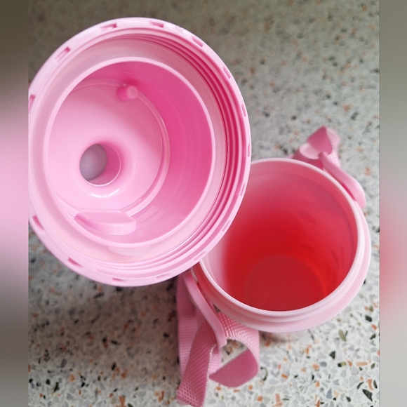 Hello Kitty Plastic Water Bottle with Strap 16.23oz - Picture 10 of 11